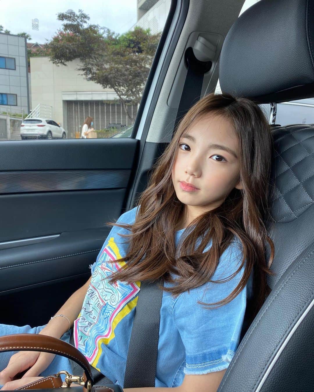 ウンチェのインスタグラム：「. 중부지방은 비가 잠시 소강 상태지만 , 이번주 후반부엔 또 비소식이 있던데.....  진짜 길어도 너-무 긴 장마네요~  이번 폭우로 사망, 실종, 이재민 소식  들려올 때 마다 마음이 아프네요😢  더 이상의 피해가 없기를.......... - - - - - #화요일 #일상 #daily #딸스타그램 #키즈모델 #아역배우 #이은채 #Eunchae」
