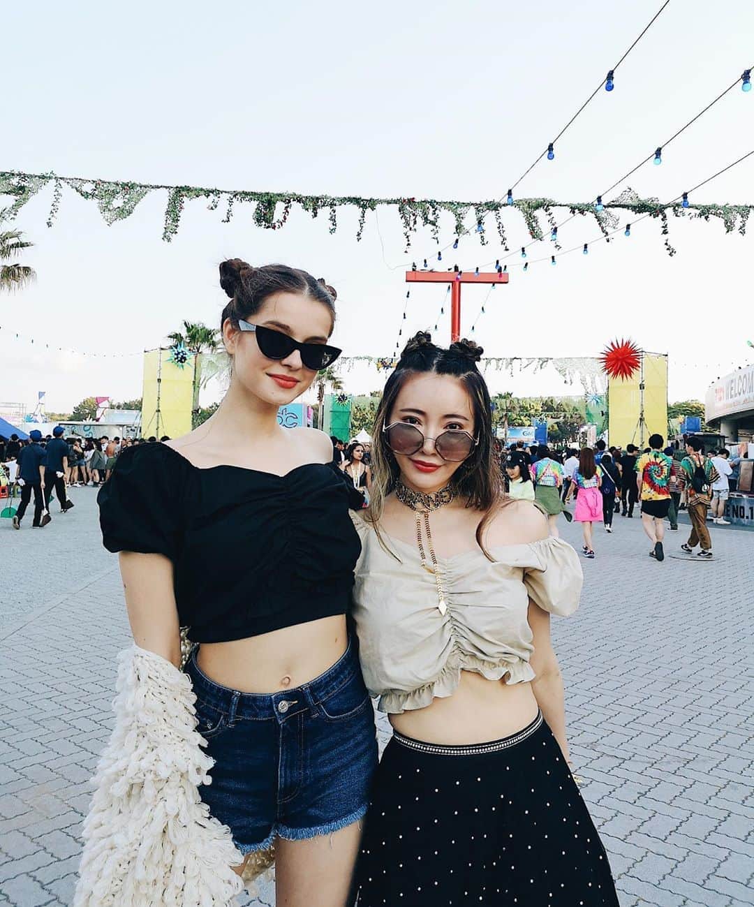 クリスティン・ウェイのインスタグラム：「My favorite one @saule916 #goodtime #edmfestival #bff #fiesta」