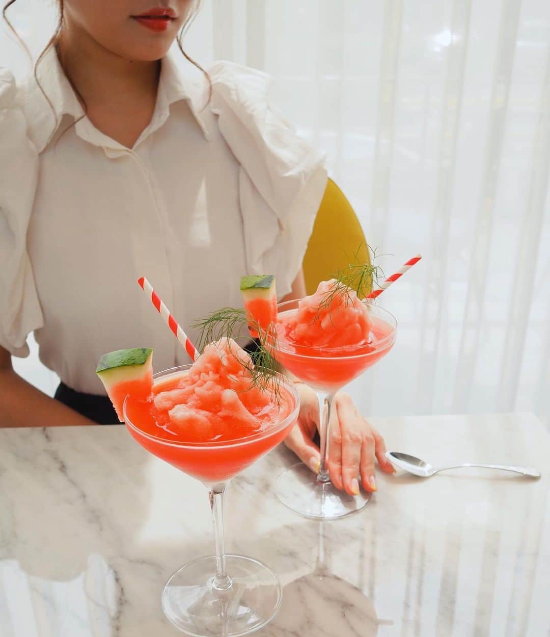 のインスタグラム：「#cafestagram  ﻿ ﻿ Watermelon🌈🍉﻿ ﻿ ﻿ @salon_de_louis_  の期間限定メニュー🍉﻿ ﻿ フレッシュなスイカをギュっとしました！﻿ って味してた✨﻿ ﻿ スイカ食べたかったし﻿ 水分が身体にしみこんだ〜🧸💕﻿ ﻿ ﻿ ﻿ 写真の海友 @miyuu_bigbaby  のフェイスラインいい感じだなぁ😍﻿ ﻿ 私も海友に教えてもらって通ってる﻿ @bodyremaker.2018  の先生のゴッドハンドのおかげですな✨﻿ ﻿ ﻿ ﻿ ﻿ Rui cafe&jewelry ﻿ 📮東京都渋谷区猿楽町2-8﻿ ☎️03-6455-0382   #ruicafe #rui_jewelry #代官山カフェ #代官山さんぽ #trevary_cafe #hungryintokyo #cafelog_mg」