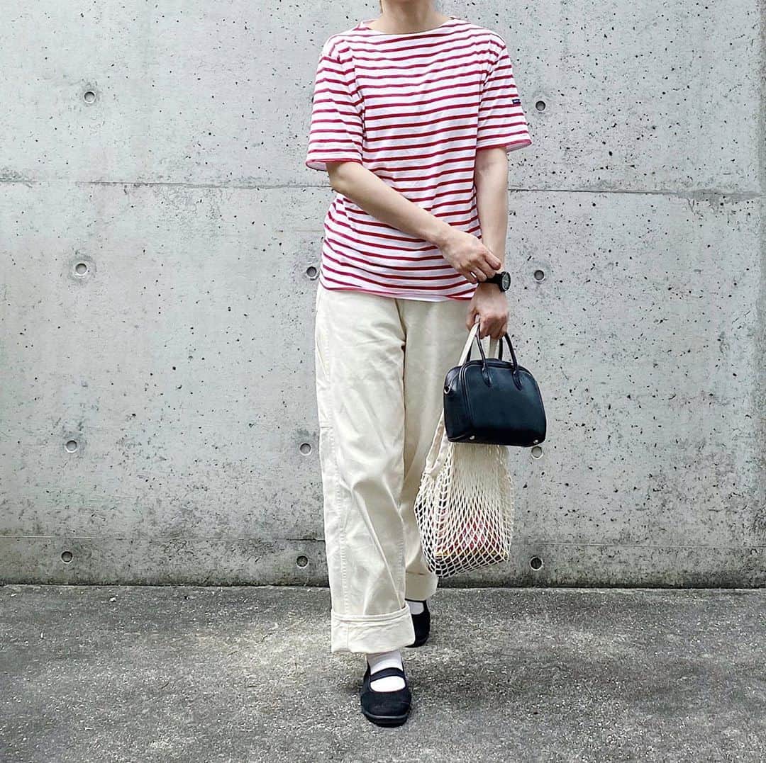 ryokoさんのインスタグラム写真 - (ryokoInstagram)「▪︎ . 白赤Tシャツと白のペインターパンツ . . . top #saintjames  bottoms #harvesty shoes #moonstarshoes  bag #artsandscience #muji」8月11日 20時56分 - ryo___ka