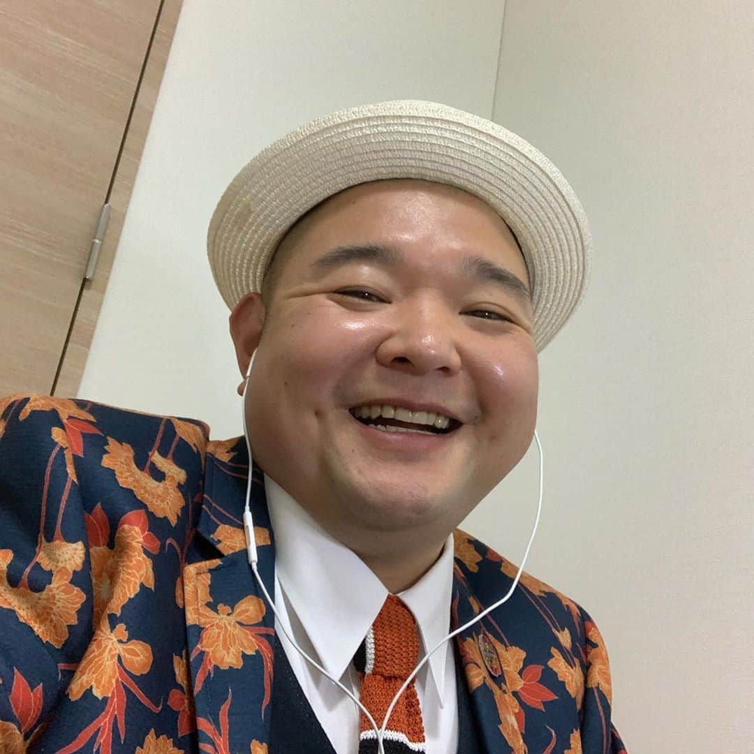 内山信二のインスタグラム：「このあとバラダン🌹観てね〜！  #バラいろダンディ  #内山信二」