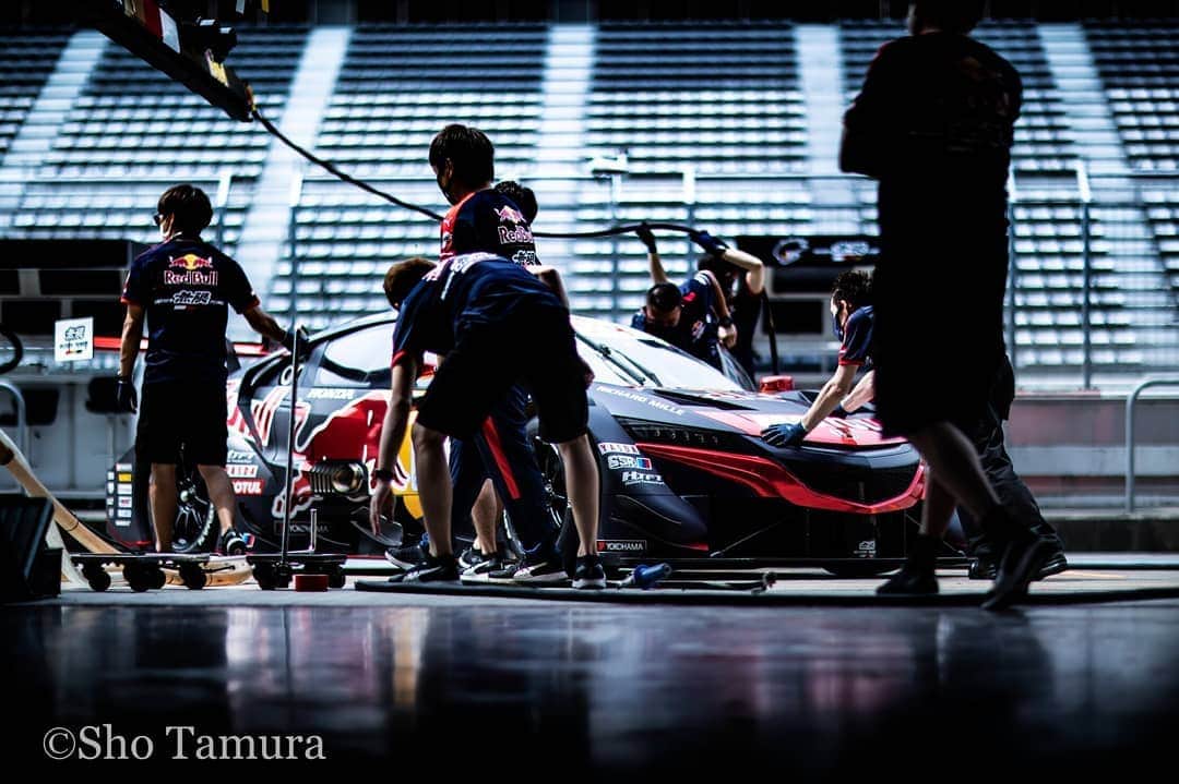中野信治さんのインスタグラム写真 - (中野信治Instagram)「Cool  photos  from  Super GT Round 2 @ Fuji speedway  #honda #nsx #redbull #mugen #motul  #richardmille  #redbullmugen  #car #racing  #supergt  #photo #team」8月11日 21時03分 - shinjinakano