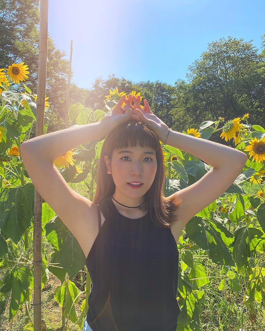 由利華さんのインスタグラム写真 - (由利華Instagram)「🌻ご報告🌻  ﻿ 実はこないだ、 約2年半続けた歯の矯正が取れました〜🌻﻿ 嬉しすぎる毎日👭👭✨﻿ ということで、矯正取れた私もまたよろしくお願いしまする🙏﻿ ﻿ そした今日はとある撮影をしてきた✌️﻿ めっちゃ夏日和✌️﻿ ﻿ 今月も来月も配信やらYouTubeやら﻿ 楽しいこと考えてるので﻿ 楽しみにしててほしいな~🥳﻿ ﻿ ﻿ #由利華」8月11日 21時06分 - yurippe0804