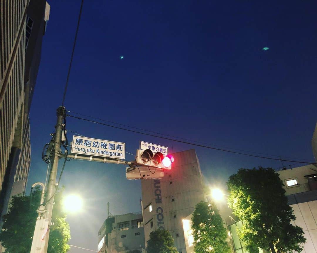 小泉今日子さんのインスタグラム写真 - (小泉今日子Instagram)「ある日のキラー通り。UFO🛸に見えるものが飛んでいた。」8月11日 21時07分 - asatte2015