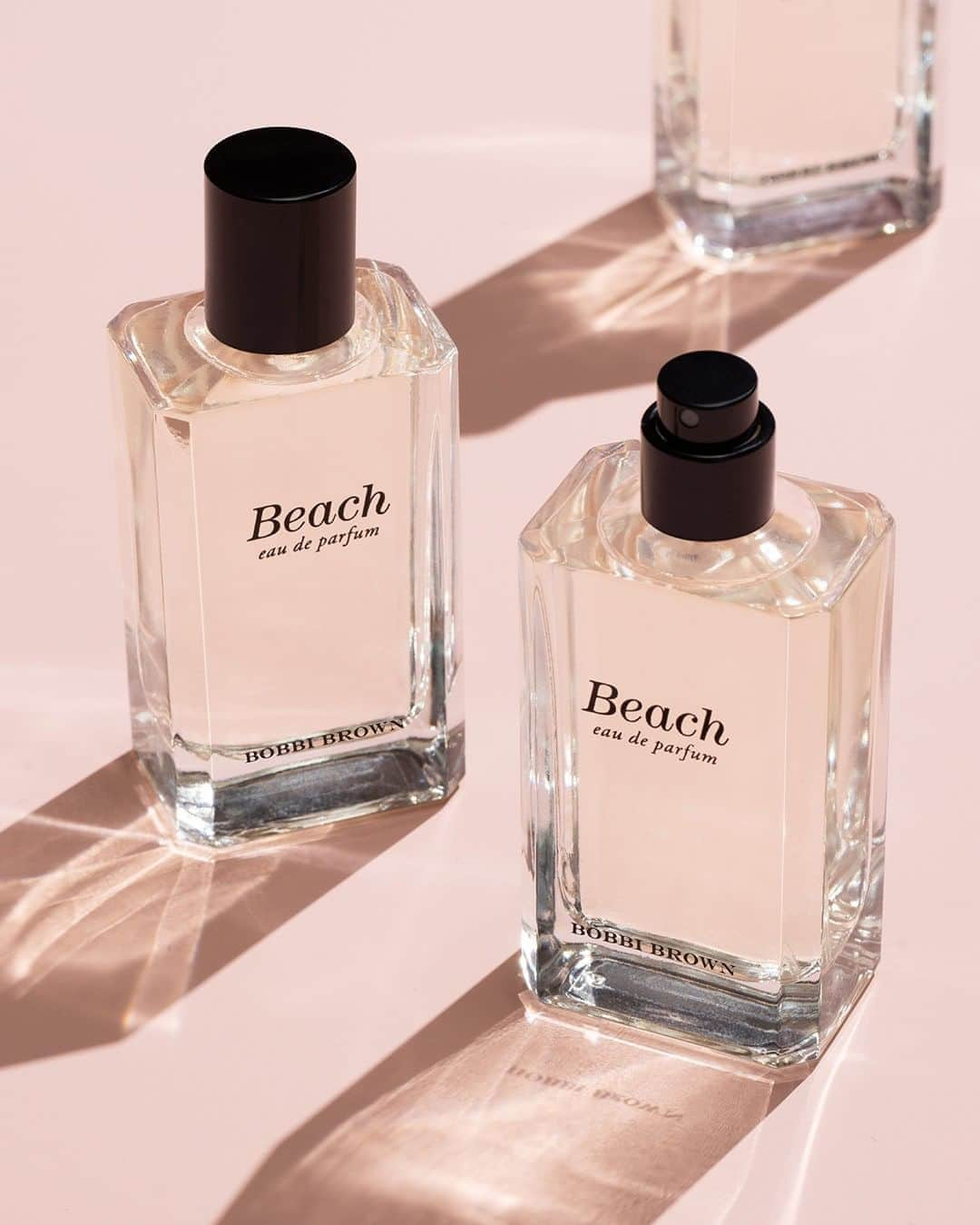 ボビイブラウンさんのインスタグラム写真 - (ボビイブラウンInstagram)「Summer in a bottle. Our bestselling Beach scent transports you seaside with a sunswept blend of Sand Jasmine, Sea Spray, and Mandarin.  #bobbibrown #summerbeauty #beachvibes」8月11日 21時10分 - bobbibrown