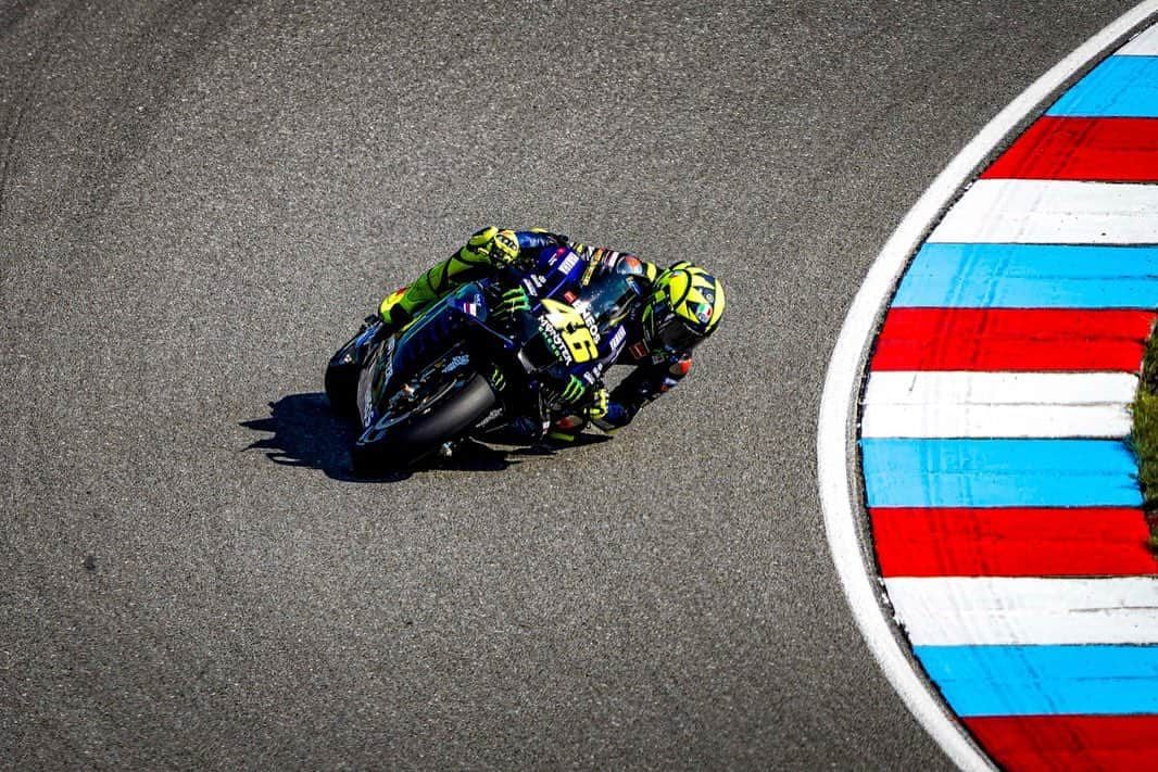 バレンティーノ・ロッシさんのインスタグラム写真 - (バレンティーノ・ロッシInstagram)「Brno Circuit,Czech Republic Sunday,MotoGP Race 📸 @falex79 @gigisoldano」8月11日 21時12分 - valeyellow46