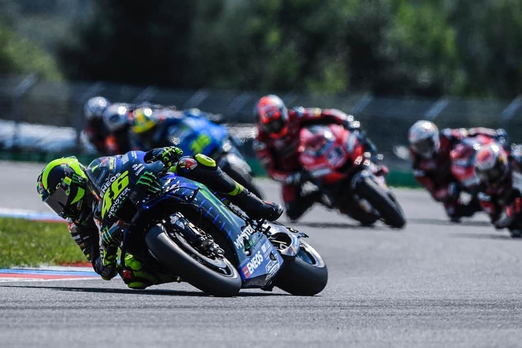 バレンティーノ・ロッシさんのインスタグラム写真 - (バレンティーノ・ロッシInstagram)「Brno Circuit,Czech Republic Sunday,MotoGP Race 📸 @falex79 @gigisoldano」8月11日 21時12分 - valeyellow46