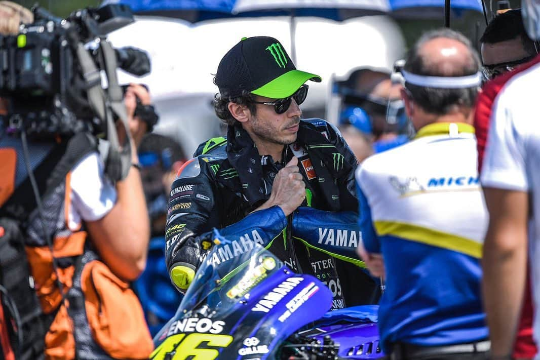 バレンティーノ・ロッシさんのインスタグラム写真 - (バレンティーノ・ロッシInstagram)「Brno Circuit,Czech Republic Sunday,MotoGP Race 📸 @falex79 @gigisoldano」8月11日 21時12分 - valeyellow46