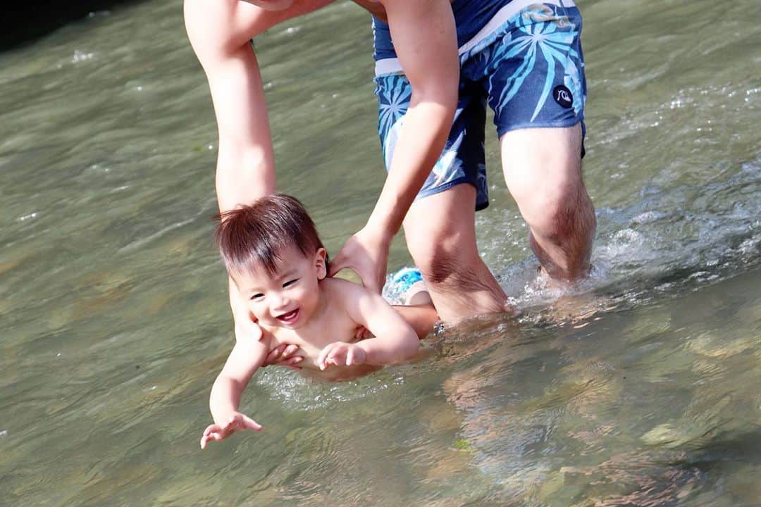 Momoeさんのインスタグラム写真 - (MomoeInstagram)「. .  泳いだぜ〜〜🏊‍♂️🌊 . . #happy #家事 #育児 #family #家族 #boy #smile #男の子 #息子 #code #love #lucky #kids #子供 #thankyou #宝物 #ベビー #fashion #follow #心 #縁 #パパ #ママ #家族写真 #男の子ママ #赤ちゃん写真 #photo #子育て #1歳 #flower」8月11日 21時13分 - momoe75