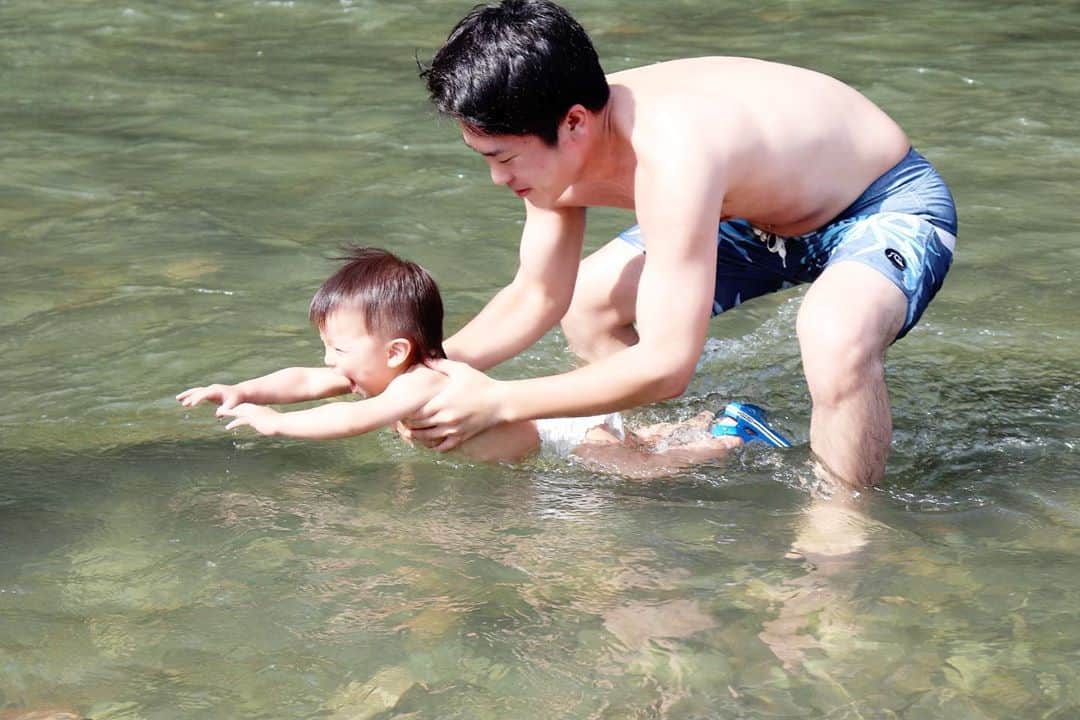 Momoeさんのインスタグラム写真 - (MomoeInstagram)「. .  泳いだぜ〜〜🏊‍♂️🌊 . . #happy #家事 #育児 #family #家族 #boy #smile #男の子 #息子 #code #love #lucky #kids #子供 #thankyou #宝物 #ベビー #fashion #follow #心 #縁 #パパ #ママ #家族写真 #男の子ママ #赤ちゃん写真 #photo #子育て #1歳 #flower」8月11日 21時13分 - momoe75