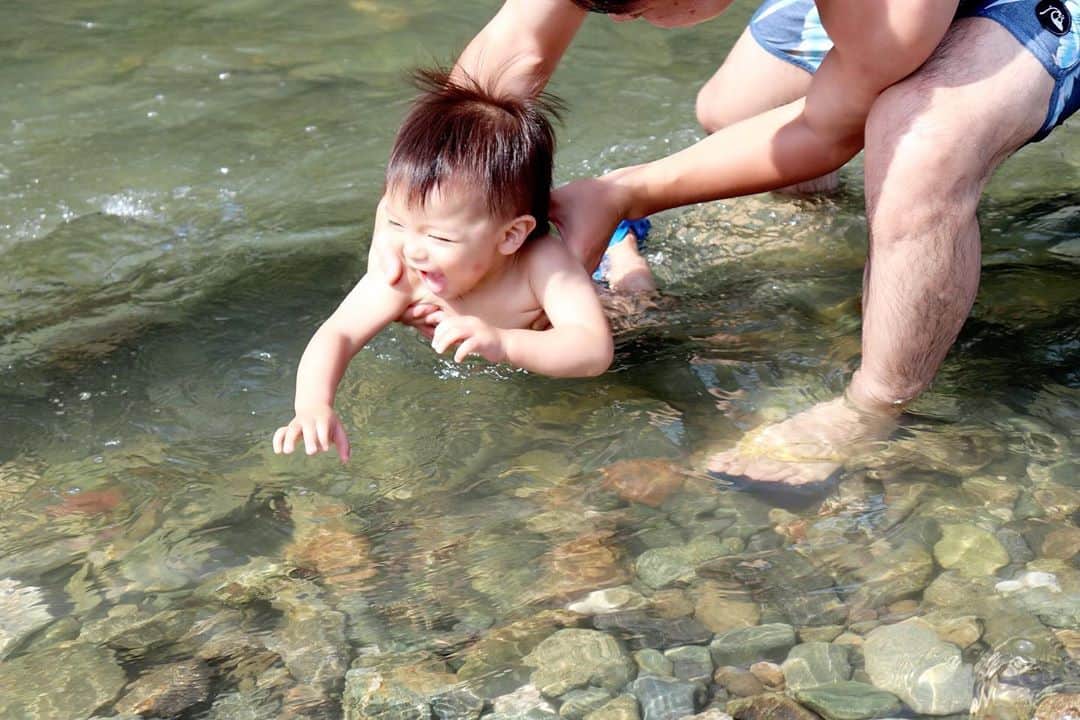 Momoeさんのインスタグラム写真 - (MomoeInstagram)「. .  泳いだぜ〜〜🏊‍♂️🌊 . . #happy #家事 #育児 #family #家族 #boy #smile #男の子 #息子 #code #love #lucky #kids #子供 #thankyou #宝物 #ベビー #fashion #follow #心 #縁 #パパ #ママ #家族写真 #男の子ママ #赤ちゃん写真 #photo #子育て #1歳 #flower」8月11日 21時13分 - momoe75