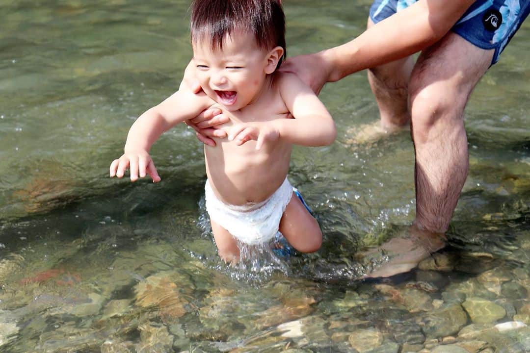 Momoeさんのインスタグラム写真 - (MomoeInstagram)「. .  泳いだぜ〜〜🏊‍♂️🌊 . . #happy #家事 #育児 #family #家族 #boy #smile #男の子 #息子 #code #love #lucky #kids #子供 #thankyou #宝物 #ベビー #fashion #follow #心 #縁 #パパ #ママ #家族写真 #男の子ママ #赤ちゃん写真 #photo #子育て #1歳 #flower」8月11日 21時13分 - momoe75