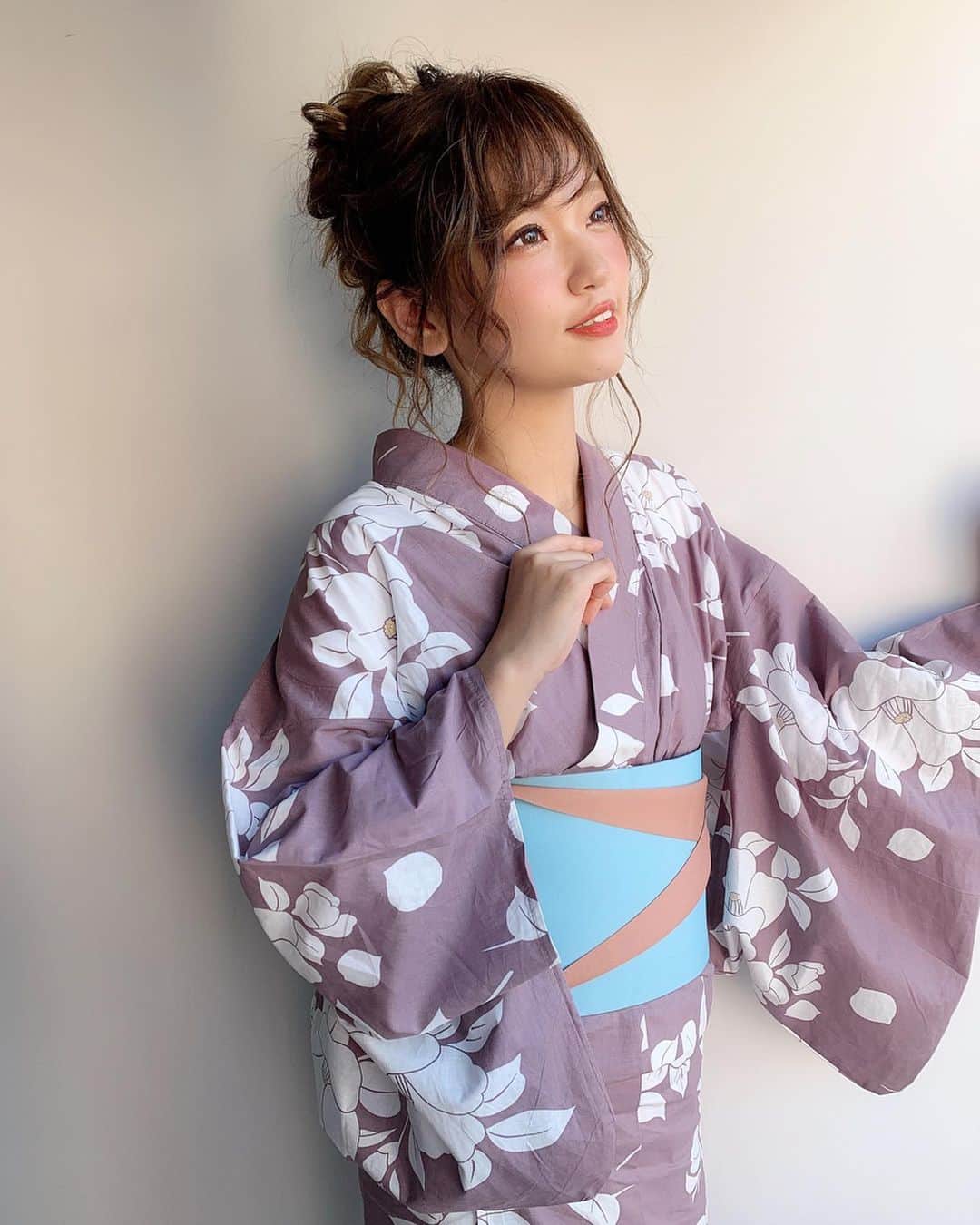 いっちゃん/嶋津 いつみさんのインスタグラム写真 - (いっちゃん/嶋津 いつみInstagram)「. . 今日は浴衣着せてもらって ランチに行ってきたよー🥰💕 . . . . ヘアは @rabichepow.fuuji  ふーじーがしてくれました🙆‍♀️❤️ . . . . . 浴衣は似合う柄を選んでもらったんやけど 渋めカラーの大人な浴衣で 新鮮やった🙏🏻✨ . . . . . . 人が少ない昼間の北新地を 歩いたから ものの数分で滝のように汗かいて 暑かったけど 夏らしいことが出来たし 楽しかったー🧚🏻‍♀️💓💓💓 . . . . . .  #関西  #関西サロモ  #サロンモデル #サロモ #いっちゃん  #フリーモデル #関西モデル  #あざといっちゃん #かわいっちゃん #いっちゃんコーデ #ブライダルモデル #アレンジモデル #ヘアカラー  #ヘアアレンジ #くしゃ顔  #すそカラー  #スーパーロング #スーパーロングヘア #浴衣」8月11日 21時16分 - istumiiiru