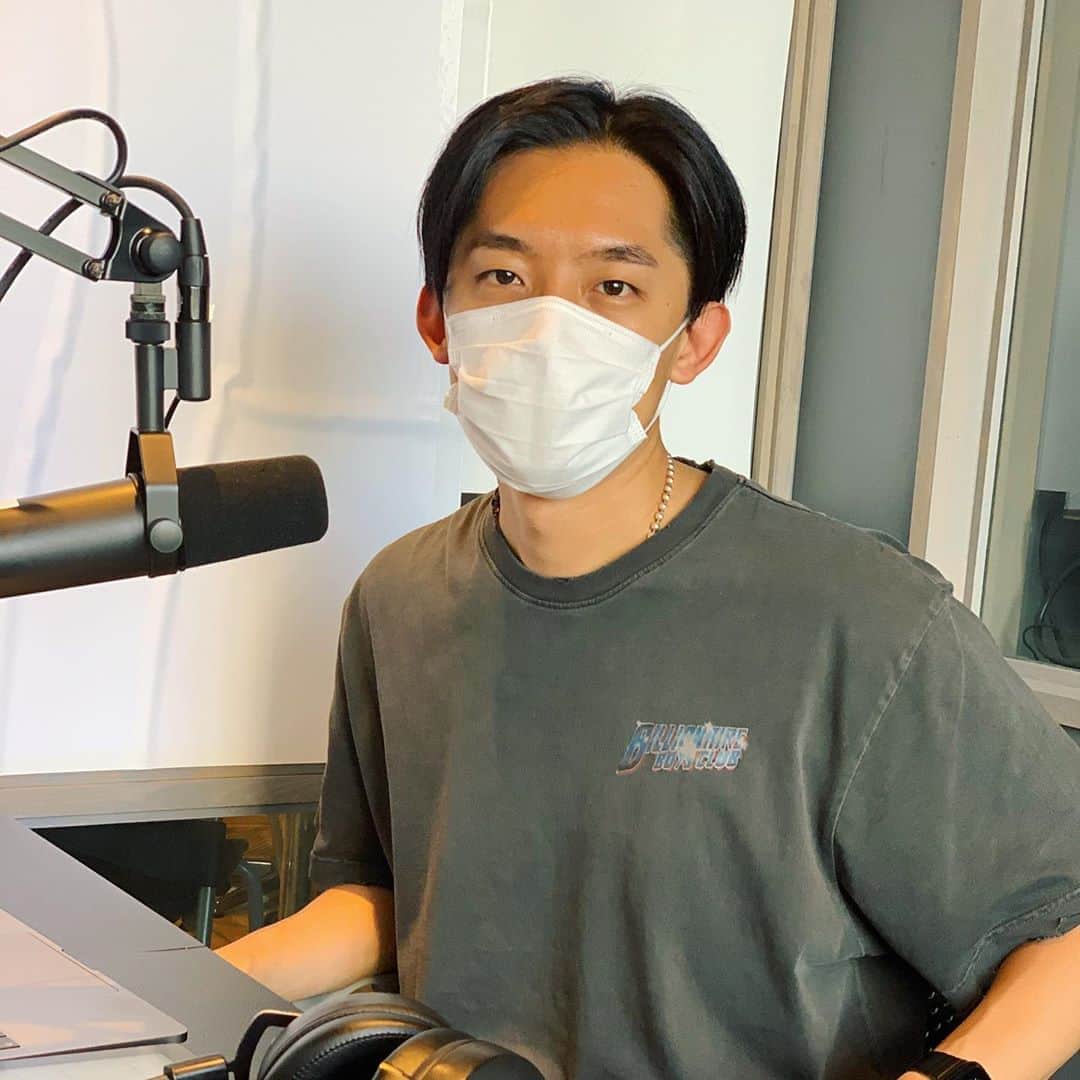 のインスタグラム：「火曜のよる10時からは、 WREPにて、#ロックザハウス 放送です📻  1時間最近の活動の内容や、そこから派生して関係ない話まであれこれと話しています。  それでは今夜もよろしくお願いします🙌  #kenthe390」