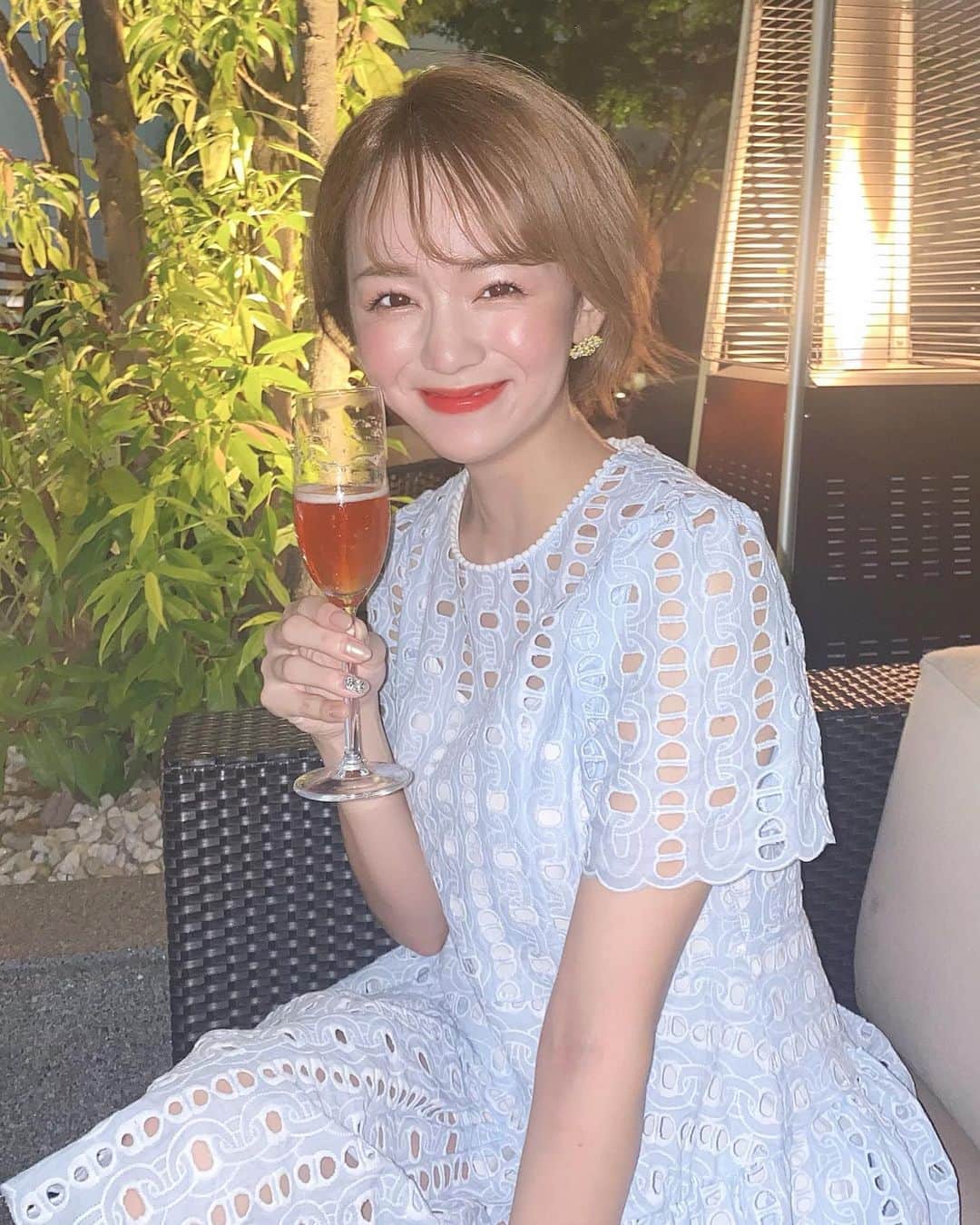 黒田真友香さんのインスタグラム写真 - (黒田真友香Instagram)「友達とディナーしたときの🍽 お洒落なお店だったのでワンピースで👗  ワンピース　@unik_2018  ピアス　@iu.ui.0031  時計　@cartier   です☺️✨  大阪の夜はテラスだとちょっと蒸し暑いけど、ビアガーデン気分楽しめてよかった🍻  久しぶりにコメントで質問返ししようかな〜😍💓　最近質問箱もあんまりできてないし、みんなとお話ししたい☺️  なんでもお待ちしてます💌」8月11日 21時40分 - kurodamayukaxx