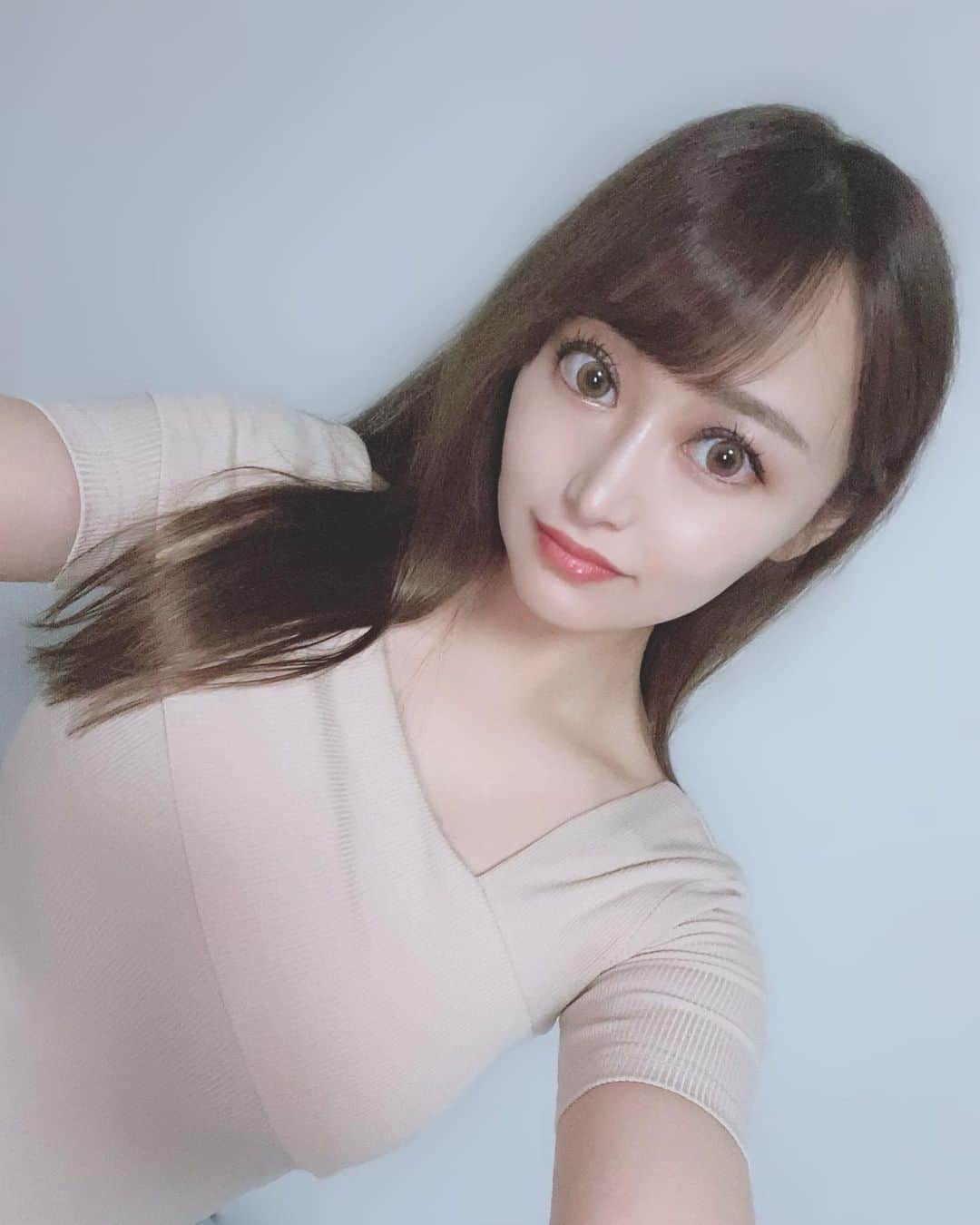 YU-RIのインスタグラム：「✨ #東京中央美容外科銀座院(@tcbginza ) #TCB式ヒアルロン酸豊胸 経過報告です♡ 担当は#永峯祥子 先生♡(@tcb_nagamine ) １週間前よりも馴染んできて安定しました♡ 今日ブラの採寸したら１カップ上がって Ｇカップになってた(⁎˃ᴗ˂⁎)♡ 減らないようにナイトブラつけてケアします🥺💓 ・ ・ ・ #豊胸ならTCB東京中央美容外科#美容整形ならTCB東京中央美容外科#銀座#美容整形#バストアップ#豊胸#東京中央美容外科#美容外科#ヒアルロン酸豊胸#PR  #美容#美活#美容好きな人と繋がりたい#美意識 #チャイボーグ#美容垢#自分磨き #ダイエット#自分磨き投稿#整形」