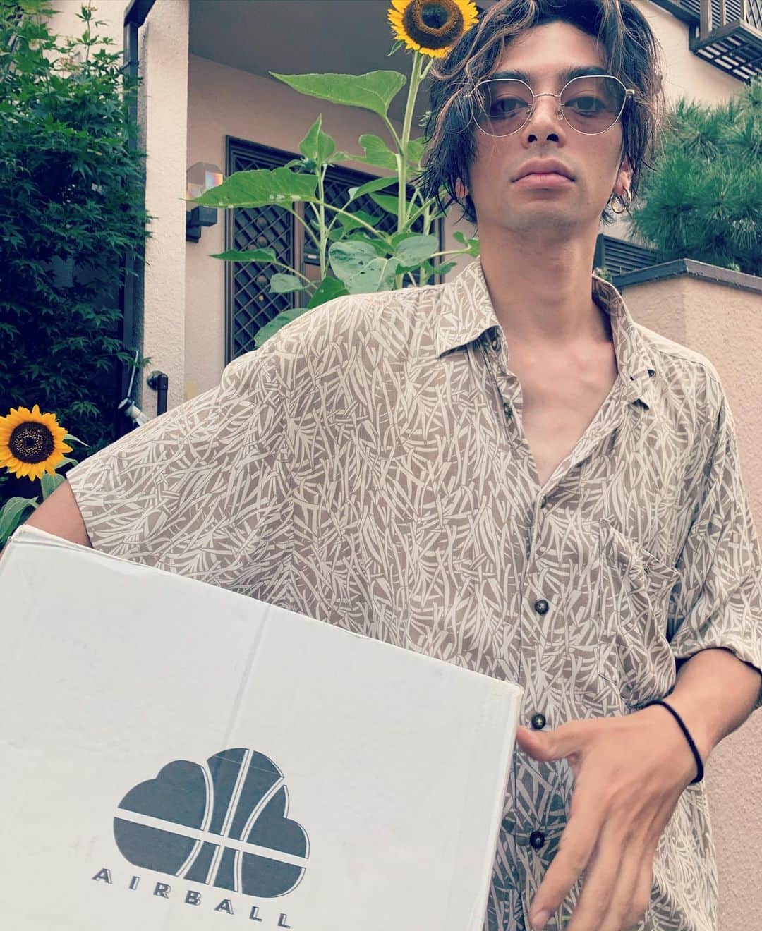 ZiNEZKAMIKAZEさんのインスタグラム写真 - (ZiNEZKAMIKAZEInstagram)「every summer feelin the love and i appriciate it. it all came from one ball with alot of time facing it🏀❤️」8月11日 12時59分 - zinez_kamikaze