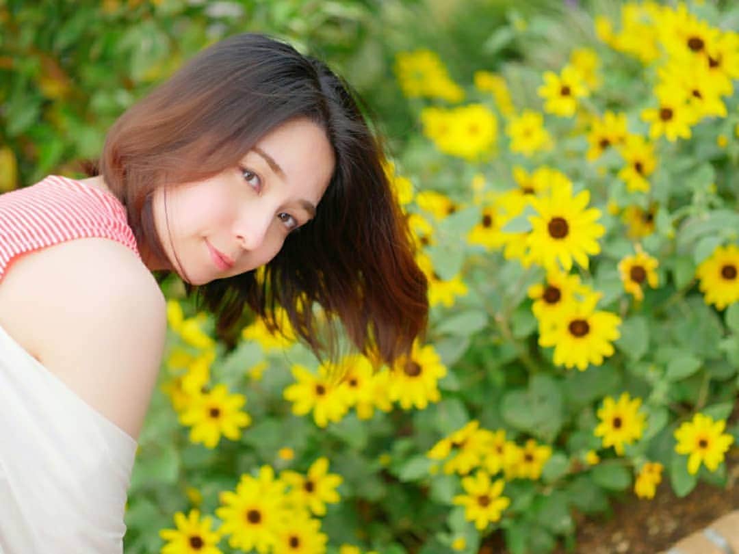 柚月美穂のインスタグラム：「#randompic  . . この夏初めてのひまわりを見たよ🌻かわいい . . 太陽が本気を出してきましたね〜🐇☀ . また最近よく 崎陽軒のCM観たよ〜と頂いたり 文化放送でも流れてるよ〜と リスナーさんからのご報告嬉しいです☺︎ ありがとう〜 . よし！美味しいもの食べて 水分取って乗り切ろう〜！ . 喉が渇いてなくても水分取るのが大事みたいですよ🧊！  . . #ひまわり #Japanese #Actor #cameraman #camerawoman #picoftheday #instagood #fashion #happy #followme #follow #art #me #instadaily #style #photography #fun #instalike #igersInstagrammers #photo #tokyo #japan」