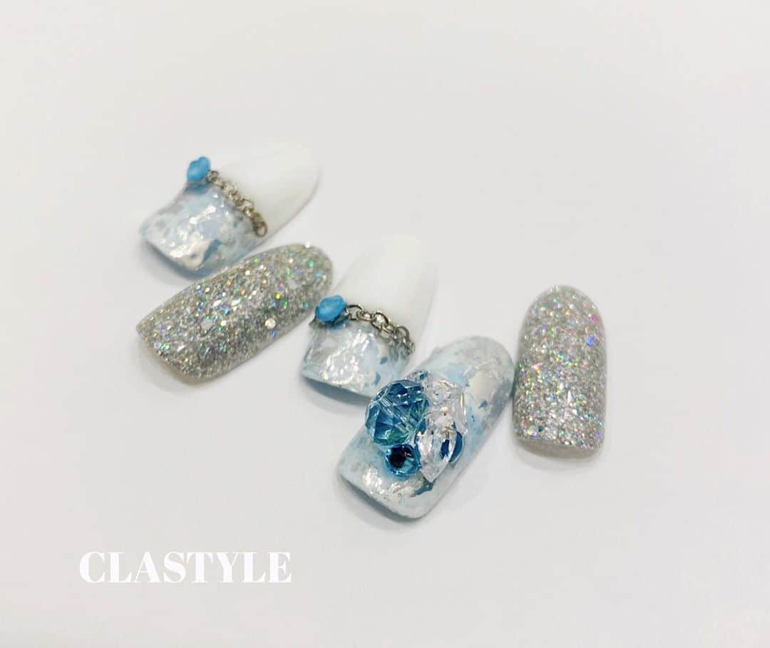 CLASTYLEさんのインスタグラム写真 - (CLASTYLEInstagram)「💅✨ 夏はラメやフィルム、ストーン を使ったキラキラネイルが 可愛くてお勧めです💖 涼しげなネイルで 暑い毎日を頑張りましょう💪✨ ＊ ＊ #ネイル #ジェルネイル #ネイルデザイン #オシャレネイル#トレンドネイル #ネイル女子 #ネイル部#お勧めネイル#CLASTYLE#clastyle#クラスタイル#クラスタイル通信#クラスタイル渋谷#ネイルスクール#ネイル通学#ネイル」8月11日 13時11分 - clastyle_nail