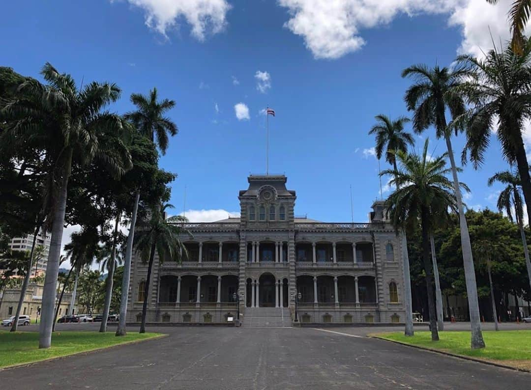 Honolulu Myohoji Missionさんのインスタグラム写真 - (Honolulu Myohoji MissionInstagram)「🎐 The Buddha causes the minds of the Sentient beings to rejoice:  When the famous Zen Master Yamaha Roshi was lecturing, a young man asked:  “Roshi, while you often speak about the real self, what kind of self us the real self?”  The Zen Master answered: “Try to work with your whole heart for the sake of another. Then if you feel a sense of satisfaction from the bottom of your heart for having done so, that satisfaction is your real self.”  * * * #ハワイ #ハワイ好きな人と繋がりたい  #ハワイだいすき #ハワイ好き #ハワイに恋して #ハワイ大好き #ハワイ生活 #ハワイ行きたい #ハワイ暮らし #オアフ島 #ホノルル妙法寺　#思い出#meditation #瞑想 #honolulumyohoji #honolulumyohojimission #御朱印女子 #開運 #穴場 #パワースポット #hawaii #hawaiilife #hawaiian #luckywelivehawaii #hawaiiliving #hawaiistyle #hawaiivacation」8月11日 13時28分 - honolulumyohoji