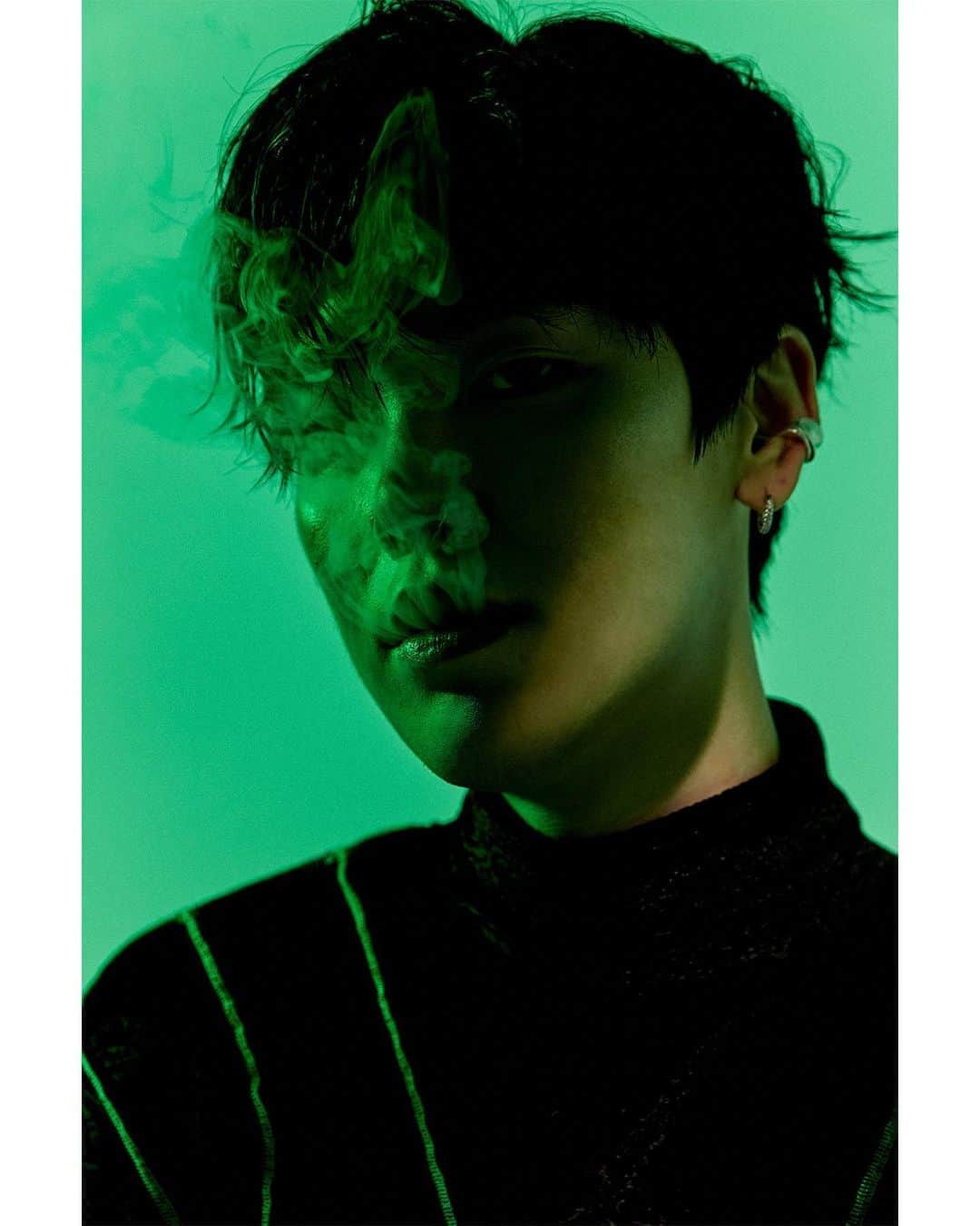 ZELO のインスタグラム：「TEAM @newfinder_official  포토그래퍼 @kimhyuunn  비디오그래퍼 @kimsunwoo___ 헤어&메이크업 @minguumi 스타일리스트 @woo____lee」