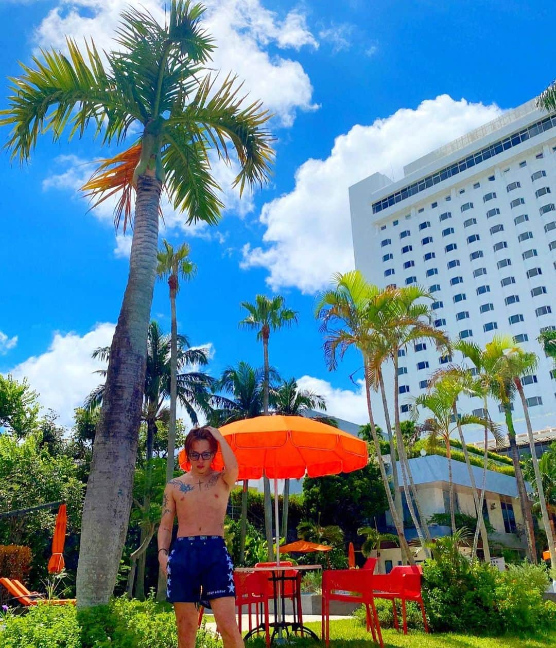 $oichiroのインスタグラム：「🌴🌴🌴🌴🌴 . badass star shorts @_pinky_shake_  .  #pinkyshake #men #swimwear #swimshorts #boardshorts #surf #surfshots #sk8 #streetstyle #instafashion #summer」