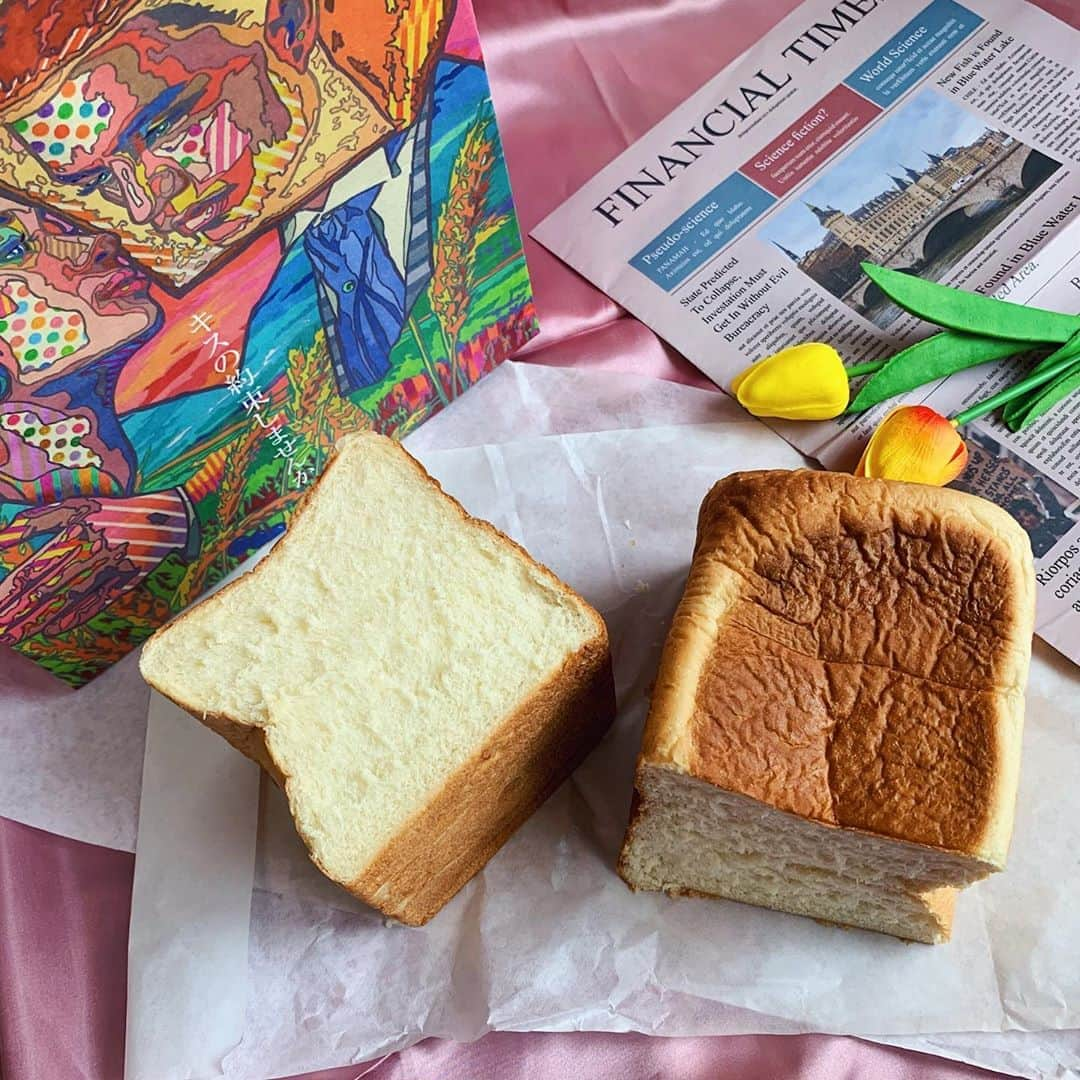 karen okajimaさんのインスタグラム写真 - (karen okajimaInstagram)「ㅤㅤㅤ ㅤㅤㅤ おいしすぎた高級食パン🍞💞 柔らかくて甘くて最高🤗 よしみちゃんがくれた！ありがとう✨ かれんも店舗に行ってみよーと🎶  ㅤㅤㅤ  #キスの約束しませんか  #高級食パン #食パン専門店 #グルメ岡島 #食パン #食パン好き #食パン好きと繋がりたい #布施 #布施パン #布施パン屋」8月11日 13時55分 - karenokajima0318