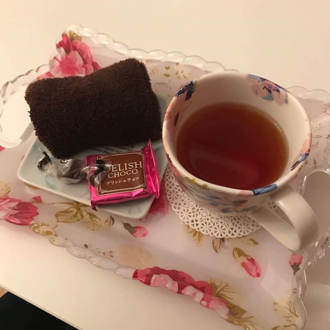佐々木みえさんのインスタグラム写真 - (佐々木みえInstagram)「@elsa_environ で フェイシャルエステ💆‍♀️  エンビロンのエステだよ。  お肌プルプルなったよ！！  #エステ #美容 #beauty #esthe #フェイシャル #美肌 #スキンケア #可愛くなりたい #skincare #美白 #肌メンテナンス #ディープクレンジング #肌 #美肌になりたい #フェイシャルエステ　 ウーミーPR」8月11日 14時07分 - ruby.sasamin