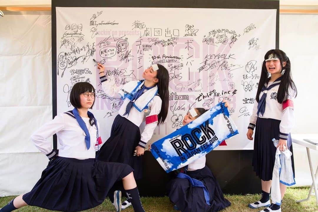 新しい学校のリーダーズさんのインスタグラム写真 - (新しい学校のリーダーズInstagram)「2年前の記憶記録 2018,8,11 「ROCK IN JAPAN FES. 2018」 @国営ひたち海浜公園  photo by junpei kawahata #新しい学校のリーダーズ#rockinjapan2018#rijf2018#ロッキン#夏フェス#灼熱#青春日本代表#歌い踊るセーラー服」8月11日 14時23分 - japan_leaders