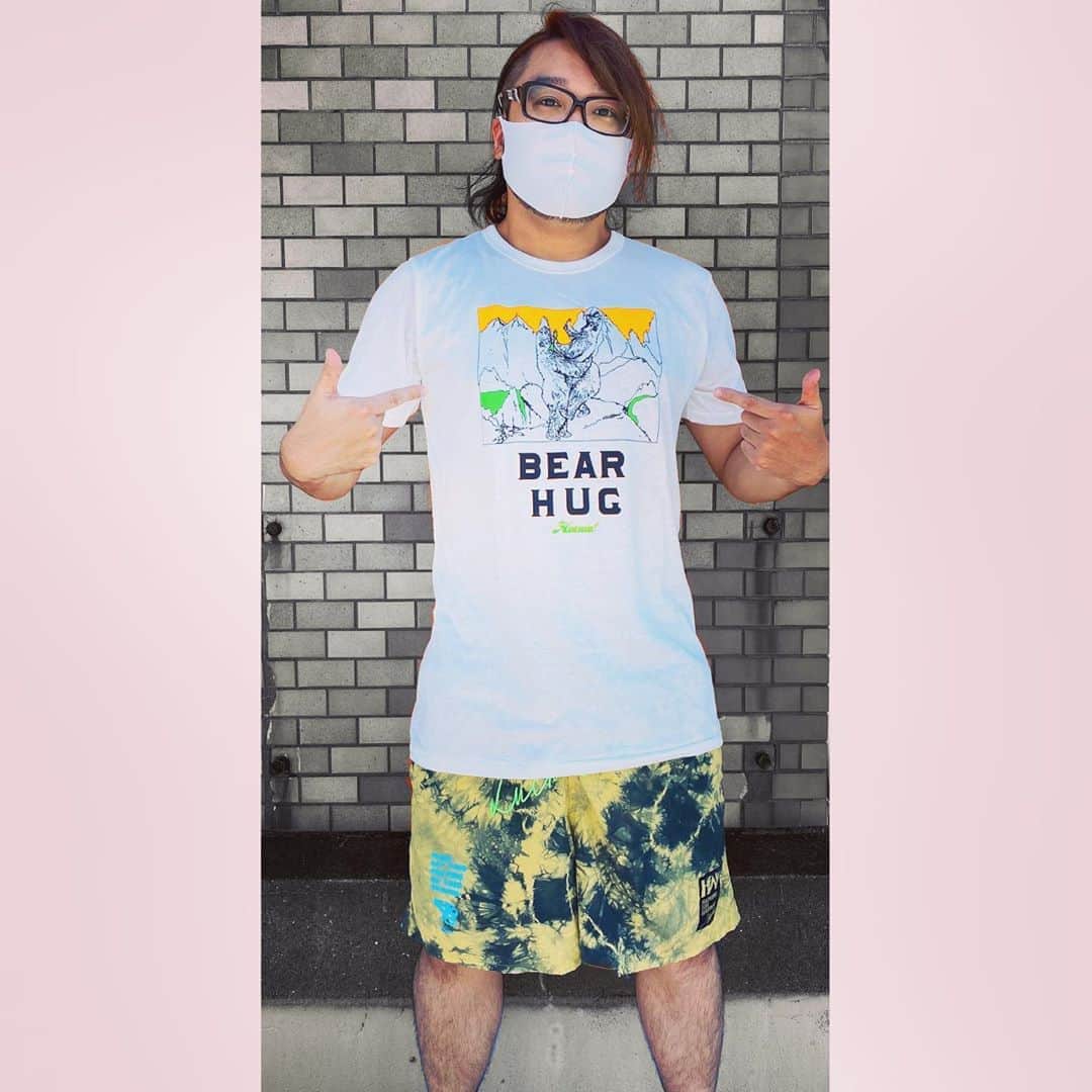 堀之内大介さんのインスタグラム写真 - (堀之内大介Instagram)「Haomingの新作BEAR HUG TシャツとNYLON SHORTSめちゃくちゃ良い🐻今日はとんでもなく暑いのでこれからベランダにプール出して息子と水浴びします👍…熱中症にも気をつけて🥵💦 #haomig」8月11日 14時46分 - horinouchi_bbb