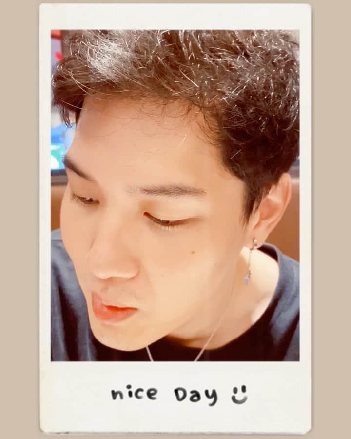 ラチャノック・インタノンのインスタグラム：「Time, Conversation, Understanding and honesty!! 1y. 🙂 #05082020 #latepost #โควิดเป็นเหตุสังเกตได้」