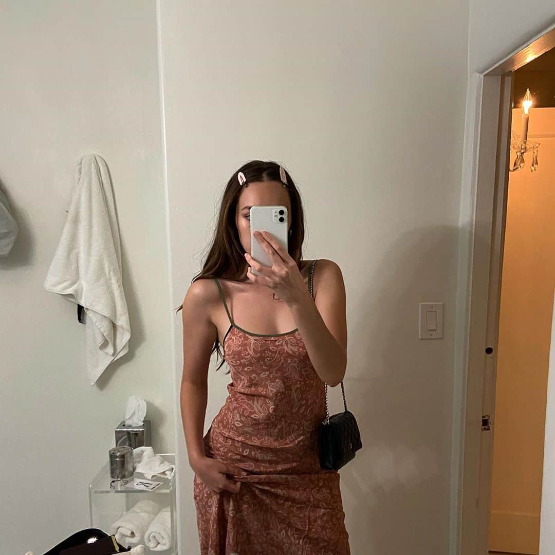 アリシア・デブナム・キャリーのインスタグラム：「Remember going out...」