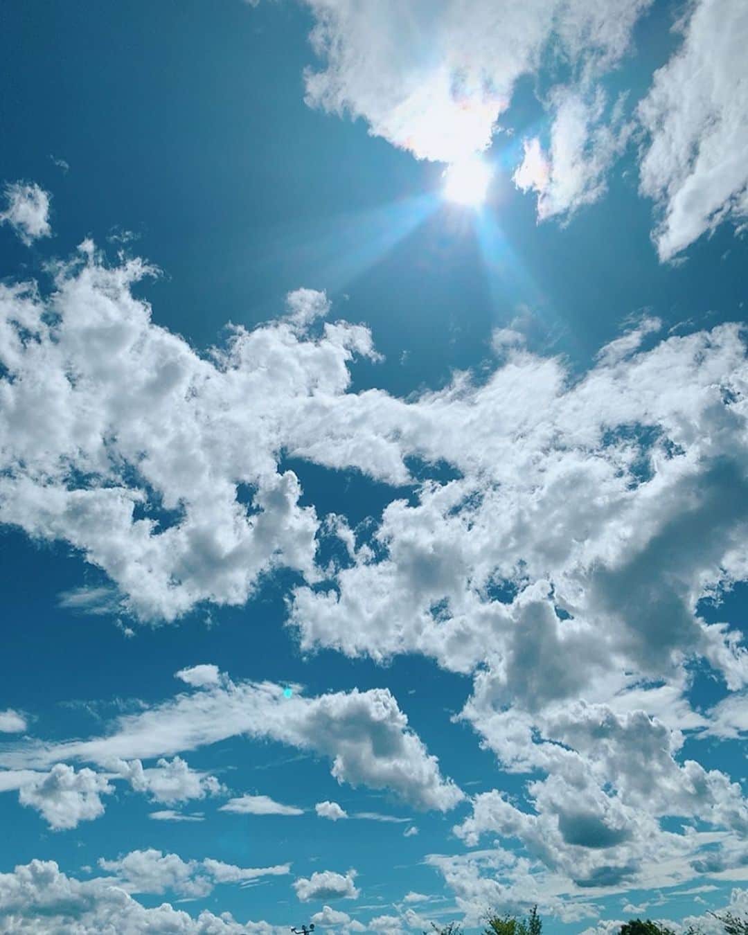 笠りつ子さんのインスタグラム写真 - (笠りつ子Instagram)「#ダンスウィズドラゴン 青空ウェアです💙🤍💙🤍  日本各地猛暑が続いていますが 皆さん、体調にはくれぐれも気をつけてください🌈🌈🌈」8月11日 15時02分 - ryuritsuko