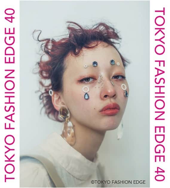 東京ファッションエッジ／プロフェッショナル東京のインスタグラム：「TOKYO FASHION EDGE 40号に掲載の美容師様をご紹介します💐  氏川りの niko hair @ujikawa_rino   Hair & Make : 氏川りの Photo : 大野紘一  ----------------------------------------------------  #東京ファッションエッジ　#tokyofashionedge #氏川りの #profeshionaltokyo #クリエイティブヘア #creative #クリエイティブヘアスタイリスト #creativehairstylist #hair #ヘアスタイル #hairstyle #ヘアカラー #haircolor #メイク #make #makeup #ファッション #fashion #美容師 #ヘアスタイリスト #hairstylist #hairstylistjapan #美容学生 #modermsalon #colorsync #hairtransformation #hairinspo #hairofinstagram #美容学生と繋がりたい #fashionista   ----------------------------------------------------」