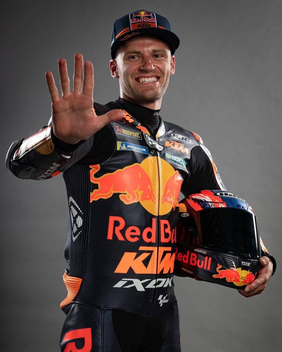 MotoGPさんのインスタグラム写真 - (MotoGPInstagram)「Happy Birthday to the #CzechGP 🇨🇿 race winner @bradbinder 🎂🎂🎂 What a moment to hit 2⃣5⃣ years old! 🥳 Enjoy your day, Brad! #Bradical #MotoGP #Birthday #HappyBirthday」8月11日 15時30分 - motogp
