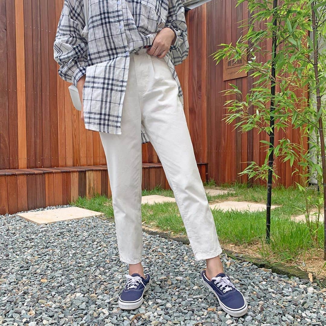 HOTPING公式アカウントさんのインスタグラム写真 - (HOTPING公式アカウントInstagram)「着まわし力の高いカラー展開🌈  レッグラインをスリムに演出してくれるテーパードパンツ🎶  HOTPINGのチョアパンツで快適な穿き心地です☘️  - #テーパードパンツ #カジュアル#スリム」8月11日 15時55分 - hotping_japan