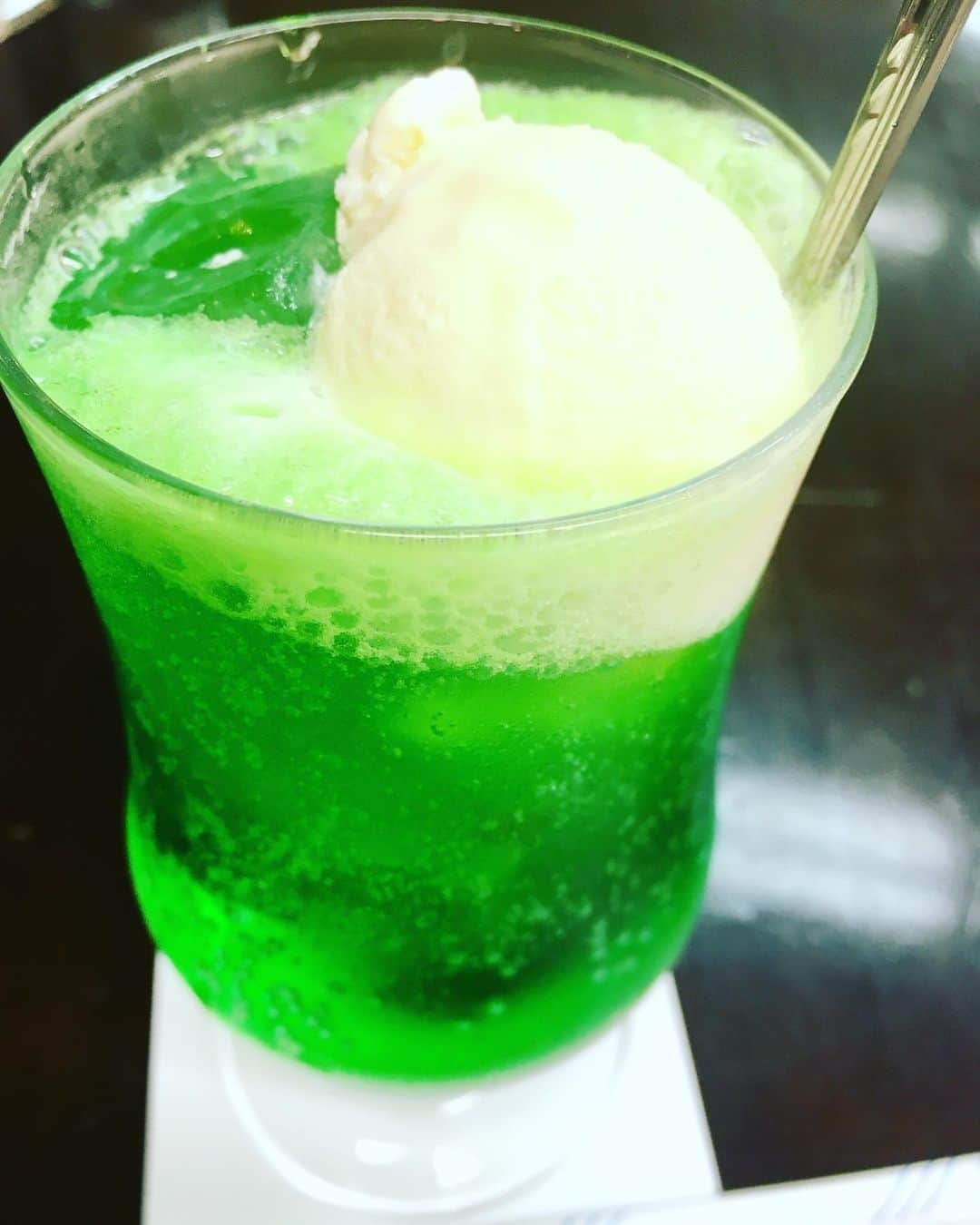 のインスタグラム：「暑〜い🌞 けど、夏が好き🏄‍♂️」