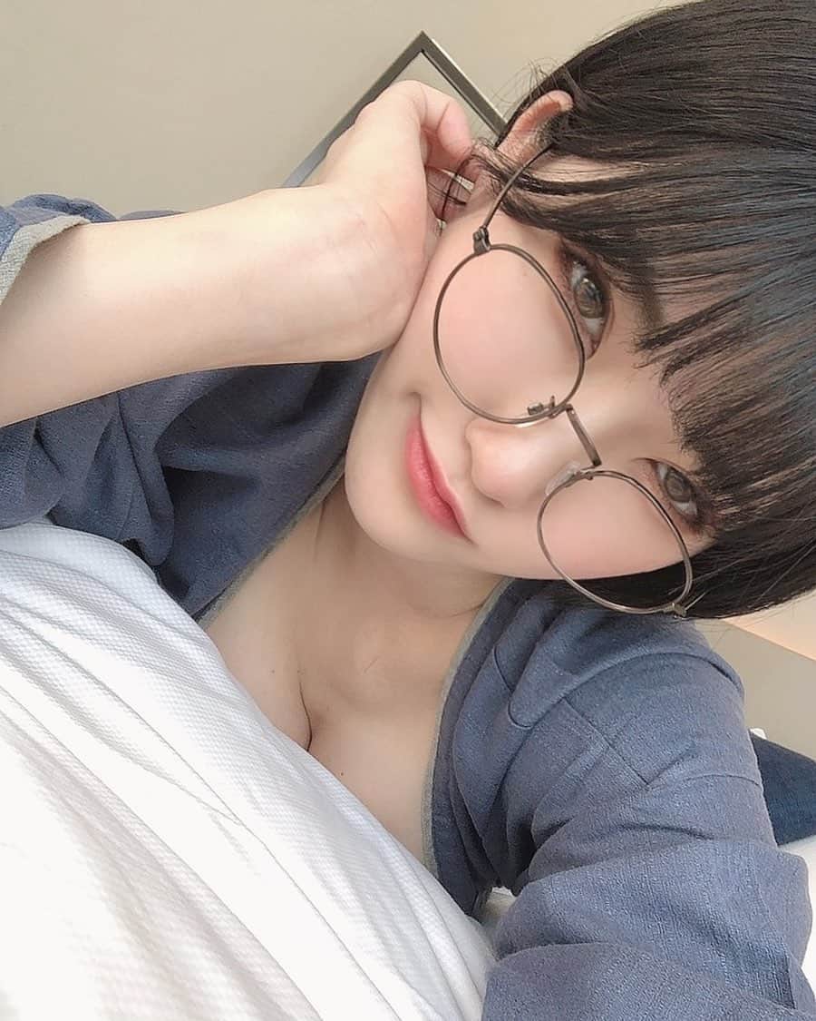 東条蒼のインスタグラム：「＊ ・ ・ ・ めちゃくちゃ悪い顔してる！ ・ ・ ・ ・  ・ #東条蒼 #クルーズグループ #セクシー女優 #av女優 #メガネ女子 #黒髪 #ショートヘア #あおたん　#teamメレンゲ #followｍe #following #japan #girl #photooftheday #tagsforlikes #instalike  #台湾 #香港 #粉我 #拍照 #照片 #人像攝影」