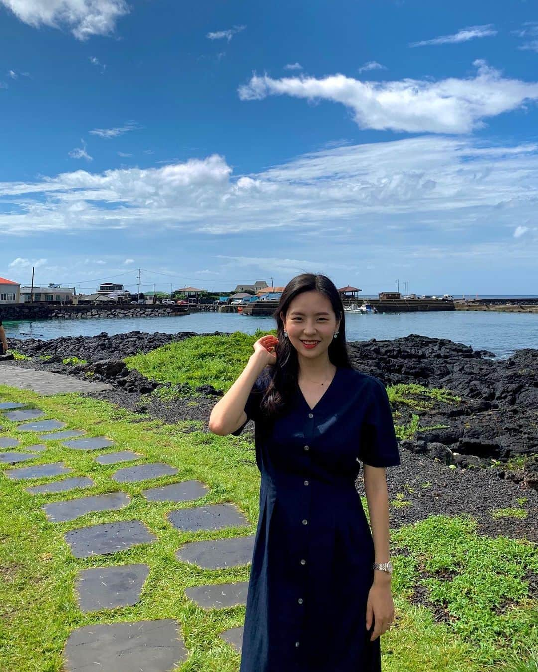 キム・ナヒョンのインスタグラム：「🍊🌿🌊  오락가락 날씨지만 행복해」