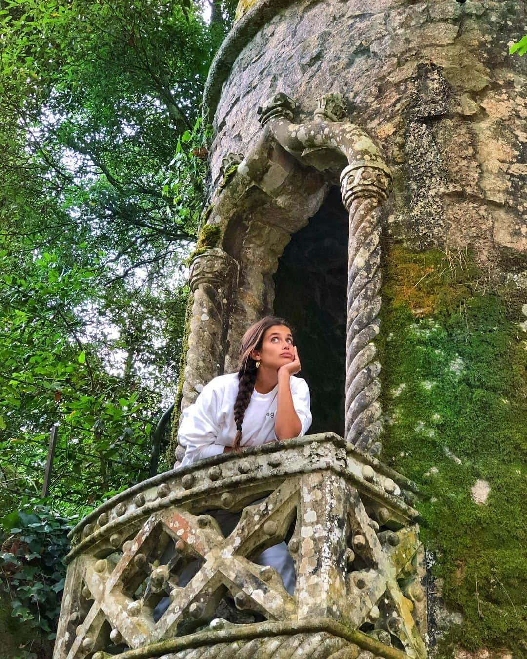 サラ・サンパイオさんのインスタグラム写真 - (サラ・サンパイオInstagram)「Waiting for my prince 🐸  In Portugal coolest and most mystical place called Quinta da Regaleira in the town of Sintra . I can’t believe It was actually my first time here 🙈  loved it so much #quintadaregaleira #sintra #portugal」8月11日 21時56分 - sarasampaio