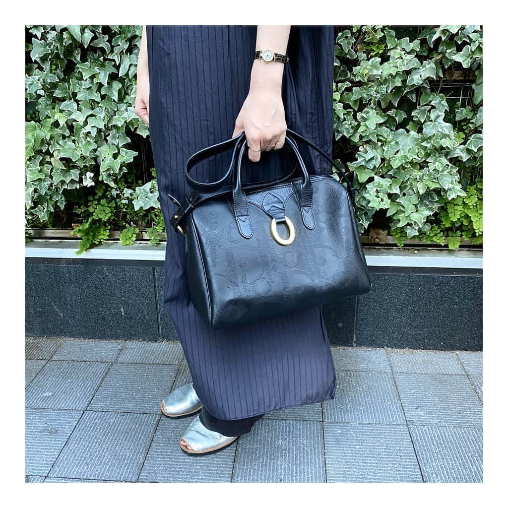 HIROBさんのインスタグラム写真 - (HIROBInstagram)「ーHIROB渋谷ヒカリエ店ー﻿ ﻿ vintage dior bag﻿ ¥32,000〜¥38,000+tax﻿ ﻿ クラシックなデザインの﻿ ディオールバッグ入荷しております。﻿ ﻿ ﻿ ご来店が難しいお客様には﻿ 通信販売も承っております。﻿ ﻿ 渋谷ヒカリエShinQs 営業時間﻿ 11:00〜20:00﻿ ﻿ お問い合わせ先﻿ HIROB 渋谷ヒカリエ店﻿ tel:03-6434-1699﻿ ﻿ #hirob﻿ #hirobshibuya﻿ #baycrews﻿ #vintagebag﻿ #vintagedior﻿ #dior﻿ #shibuya﻿ ﻿ #ヒロブ﻿ #ヒロブ渋谷﻿ #ベイクルーズ﻿ #ヴィンテージバッグ﻿ #ヴィンテージディオール﻿ #ディオール﻿ #渋谷」8月11日 16時36分 - hirob.jp