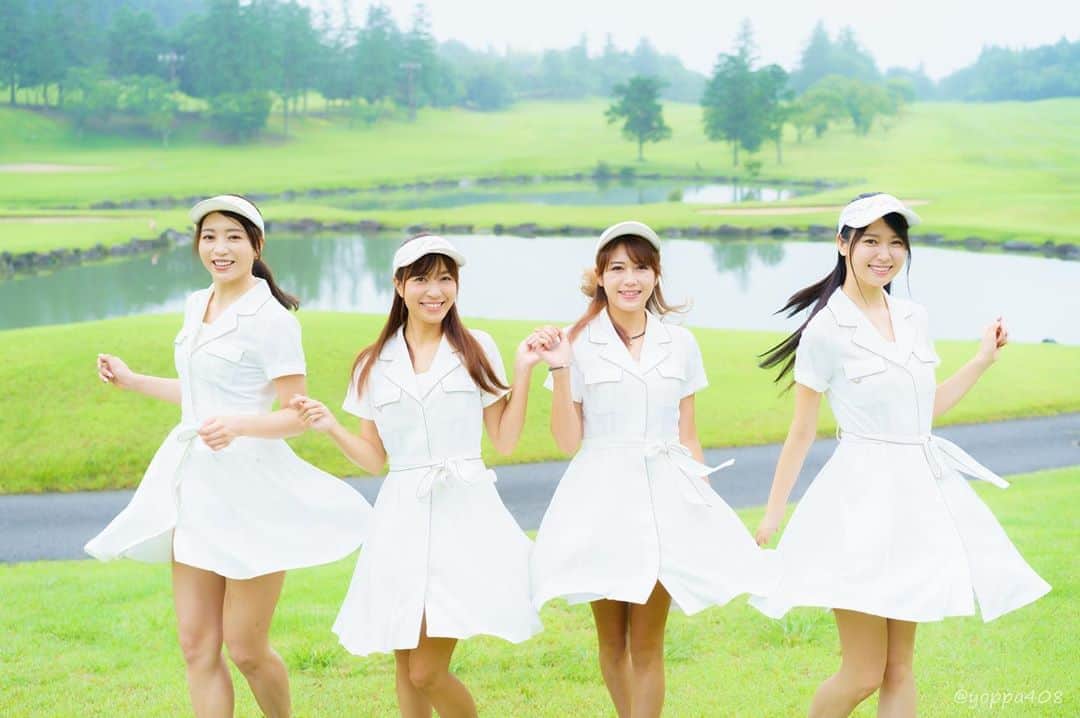 ISHIIYUKIKOさんのインスタグラム写真 - (ISHIIYUKIKOInstagram)「@j.jane_japan  @j.jane_golfwear   4つ子コーデ😉  グリーンに白が映えてる⛳️💕  韓国のゴルフウェア可愛いんだよなぁ😍韓国行きたい😢  #ゴルフ #ゴルフ女子 #golf #golfswing #골프 #골프스타그램  #練習  #高尔夫 #女子会 #ゴルフコンペ #4つ子 #4つ子コーデ」8月11日 16時46分 - ishii_yukiko