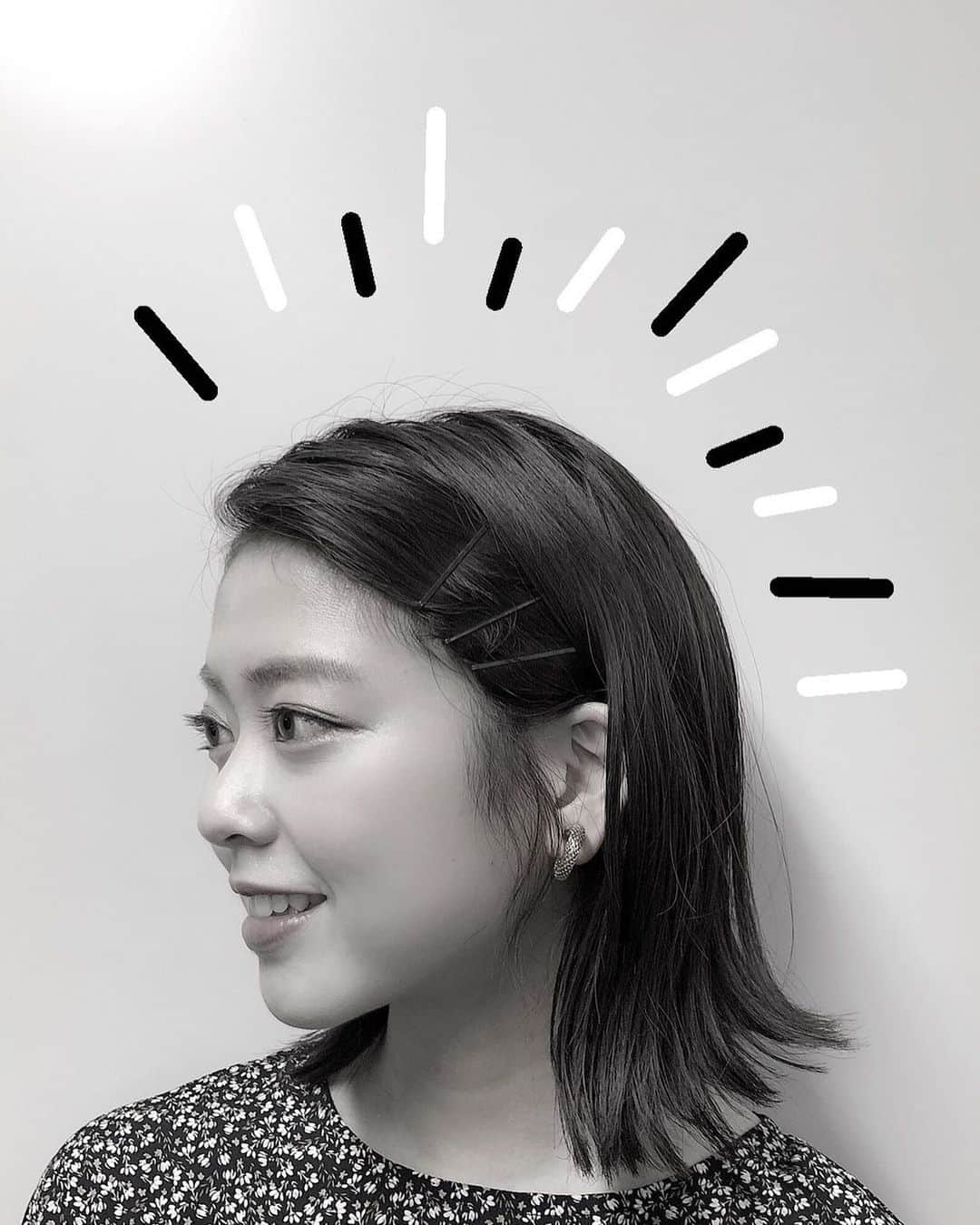 杉原千尋のインスタグラム：「. 暑すぎてピッピッピと 前髪を止めました🔥  ショートヘアの遊び方が ワンパターンでつまらない😑  #ショートヘア #ヘアアレンジ」