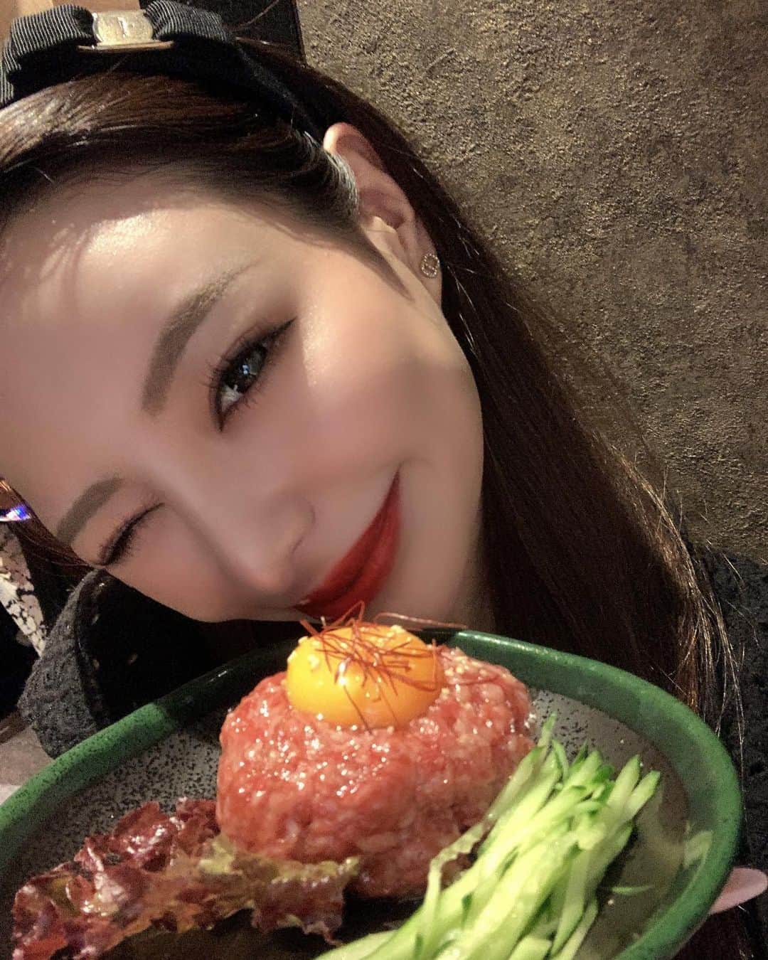 斉藤絢女のインスタグラム：「﻿ 食べてる時は﻿ とても機嫌が良いです🙂🙃💕﻿ ﻿ #ユッケ#静龍苑#焼肉﻿ #食べるの大好き﻿#東京グルメ」