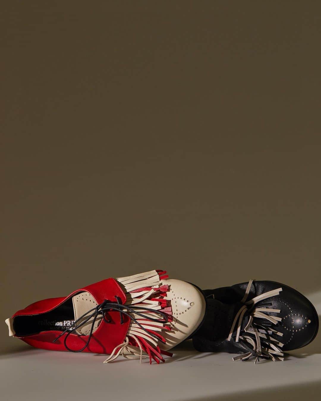 コレクションプリヴェさんのインスタグラム写真 - (コレクションプリヴェInstagram)「Babbucce in super soft Italian nappa #collectionpriveeofficial #ss21 #collectionpriveeaccessories  • • • • #newcollection #newarrivals #hpfrance #showroom #tfw #madeinitaly #babuccia #flatshoes #details #fringe #iconic #golfshoe #shoesaddict #shoemaker #contemporary #artisanal #handmade」8月11日 17時01分 - collectionpriveeofficial