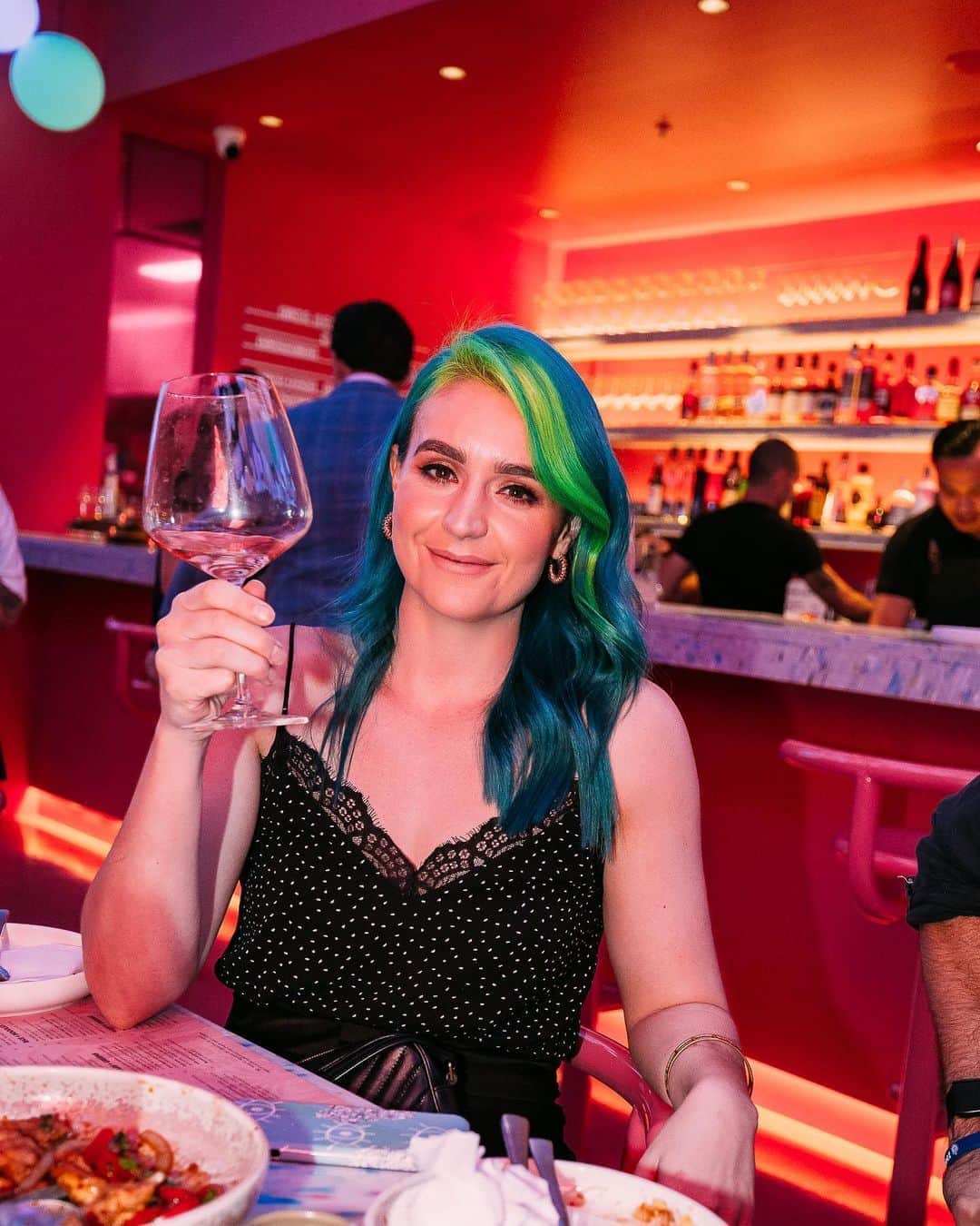 シェパードのインスタグラム：「Working from nine to wine 🍷 We had the best time at the opening of Brisbane’s newest restaurant @pingpong_asian」