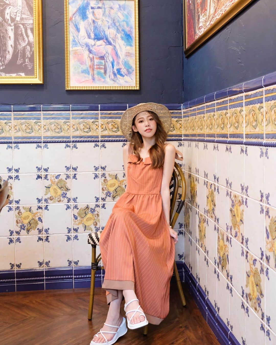 紀卜心さんのインスタグラム写真 - (紀卜心Instagram)「好歐式的咖啡廳☕️﻿ 好可惜下雨沒拍到1樓(ToT)/~~~﻿ ﻿ Dress @c.l.a.style」8月11日 17時14分 - eatzzz7