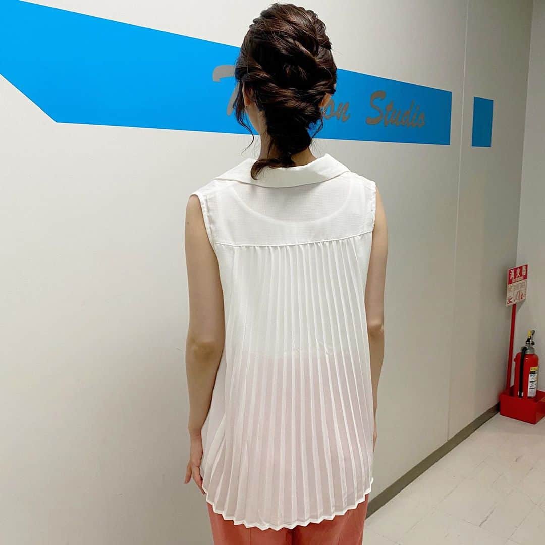 財津南美さんのインスタグラム写真 - (財津南美Instagram)「ㅤㅤㅤㅤㅤㅤㅤㅤㅤㅤㅤㅤㅤ 今日の衣装、 背中側がプリーツになっていて可愛かったです🥺💡ㅤㅤㅤㅤㅤㅤㅤㅤㅤㅤㅤㅤㅤㅤㅤㅤㅤㅤㅤㅤㅤㅤㅤㅤㅤㅤ  #アサデス#衣装#苦笑い」8月11日 17時15分 - zaitsu_minami