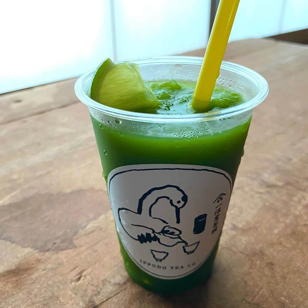 一保堂茶舗さんのインスタグラム写真 - (一保堂茶舗Instagram)「A cool Matcha Slushy with Lime from our Kyoto Main Store.  #ippodotea #ippodo #kyoto #matcha #ujishimizu #slushy #lime #summer #一保堂茶舗 #一保堂 #京都 #宇治清水 #フローズン抹茶ライム #期間限定 #8月16日まで」8月11日 17時16分 - ippodotea