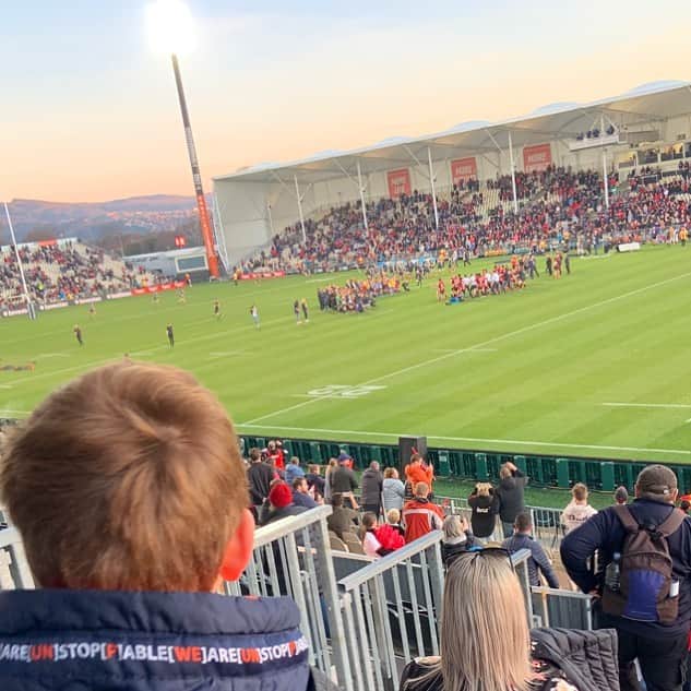 トンプソンルークのインスタグラム：「Great afternoon to watch rugby #crusadersvshighlanders #superrugbyaotearoa #ラグビー」